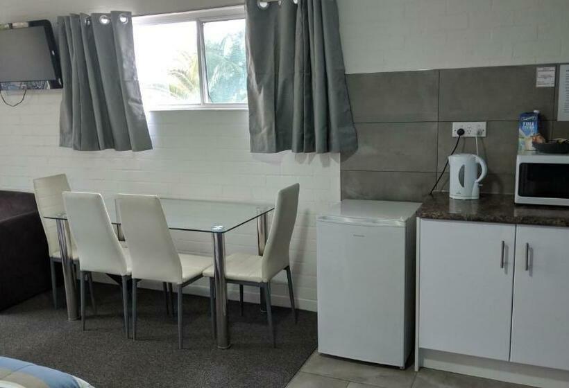Семейный Номер, Harrington Village Motel