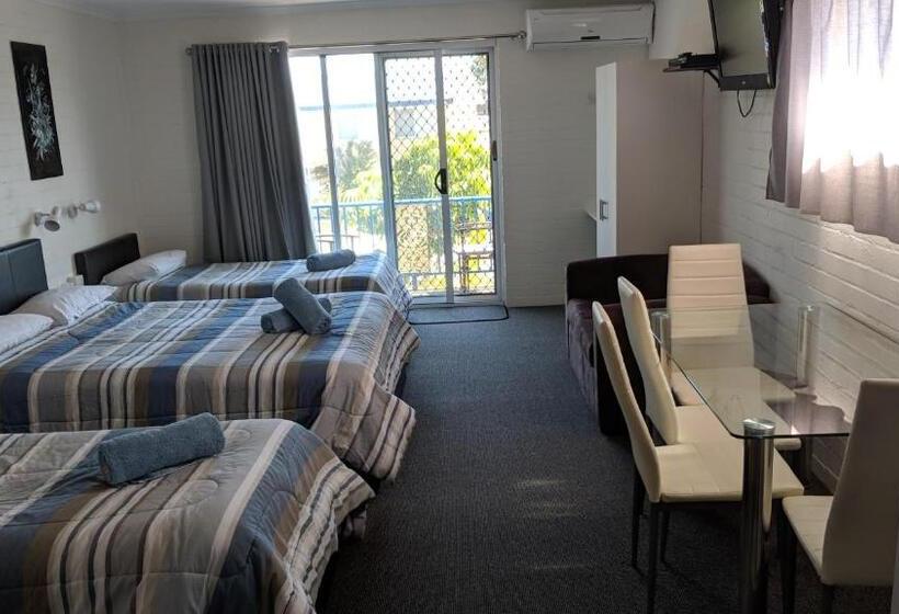 Семейный Номер, Harrington Village Motel