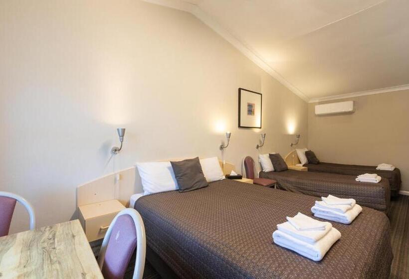 패밀리 룸, Mittagong Motel