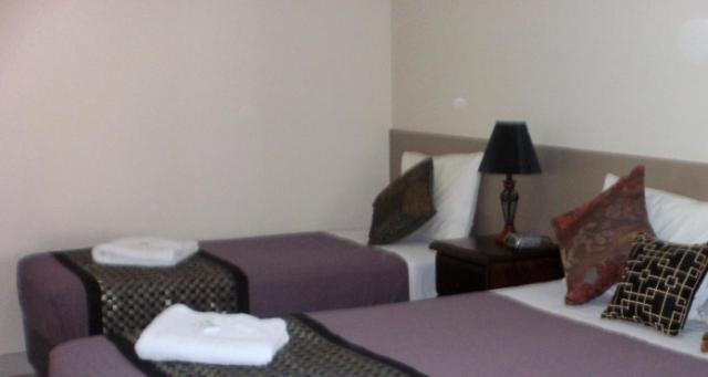 패밀리 스튜디오, Molika Springs Motel
