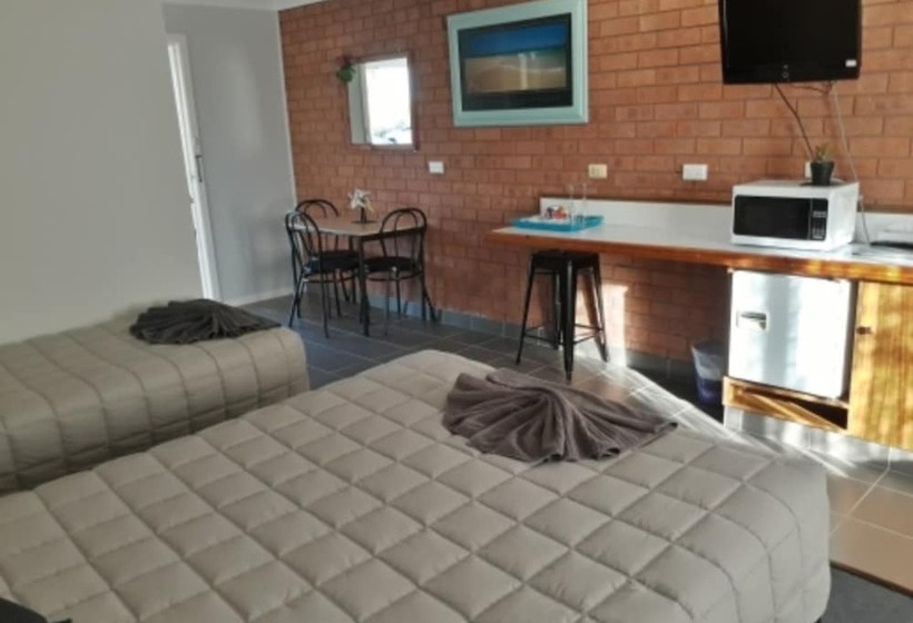 Семейный Номер, Castlereagh Motor Inn