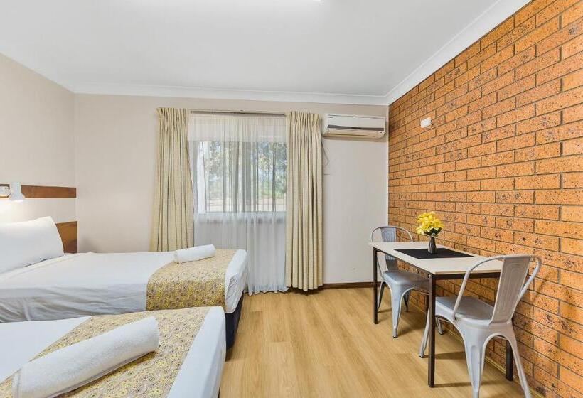 Семейный Номер, Castlereagh Motor Inn