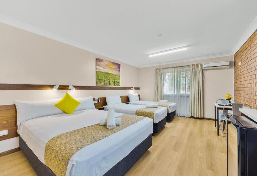 Семейный Номер, Castlereagh Motor Inn