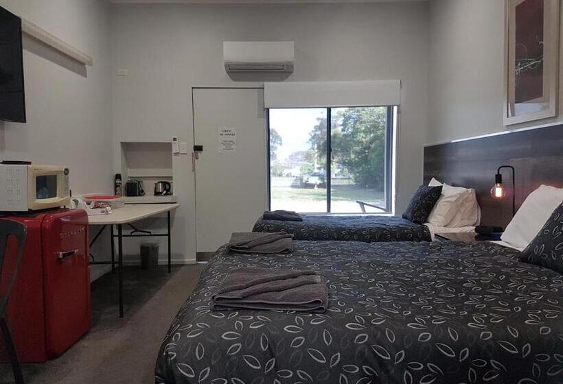 Номер Стандарт, Motel24seven And Apartments