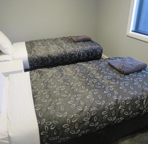 침실 3개 아파트, Motel24seven And Apartments