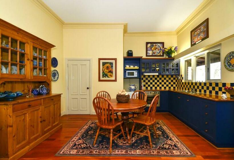 스위트, Ford House Bed & Breakfast