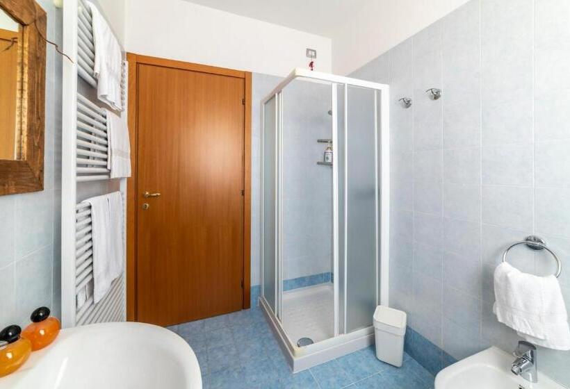 اتاق ساده سه‌ نفره, Agriturismo Al Botteniga