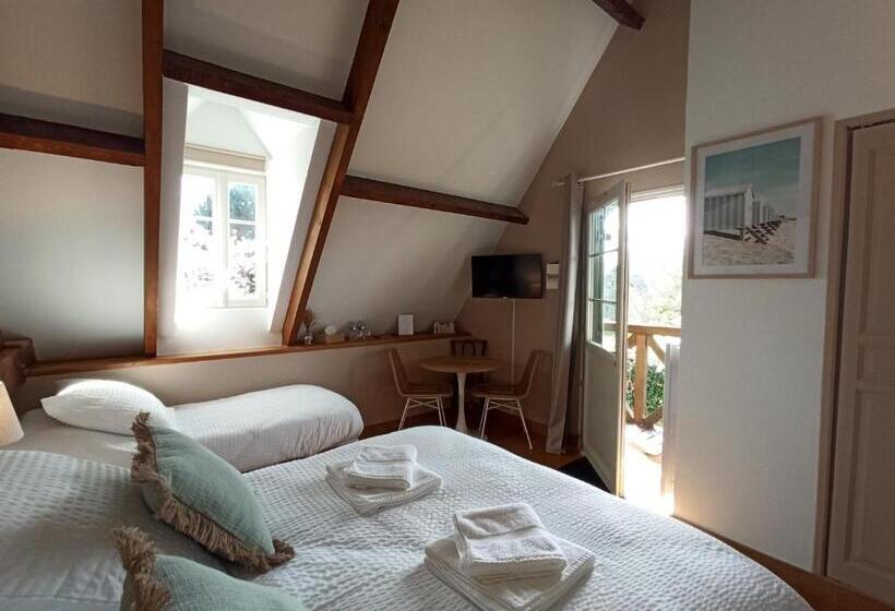 Трехместный Номер Стандарт с Балконом, Le Cottage Des Falaises