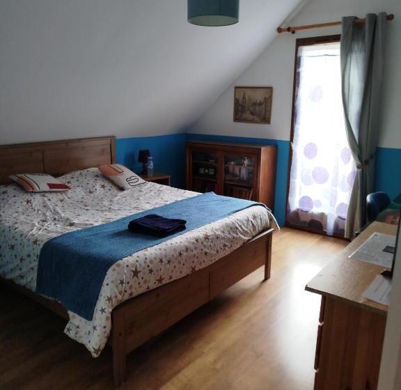 Номер Стандарт с Балконом, Chambre Rouge Dans Maison Avec Parking