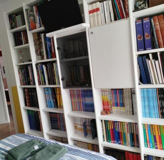 Номер Стандарт Вид на Сад, Chambre Rouge Dans Maison Avec Parking