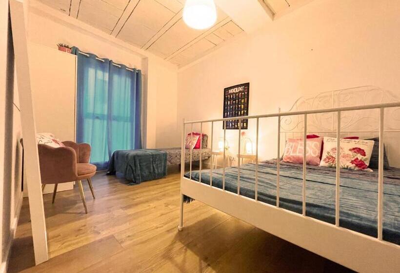 Номер Стандарт Трехместный, Gothic Near The Beach Rooms