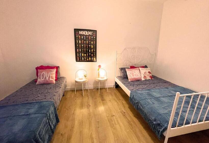Номер Стандарт Трехместный, Gothic Near The Beach Rooms