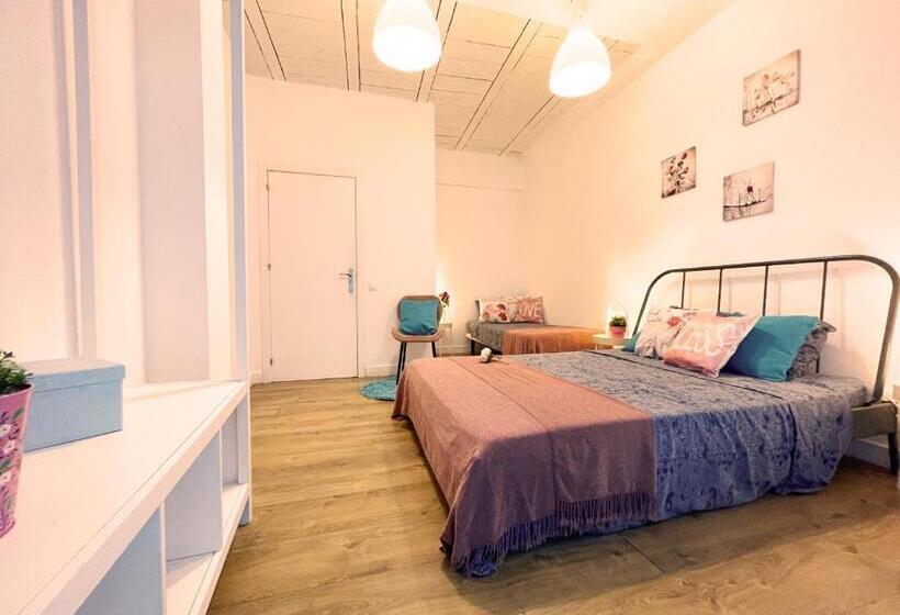 Трежместный Номер Economy, Gothic Near The Beach Rooms