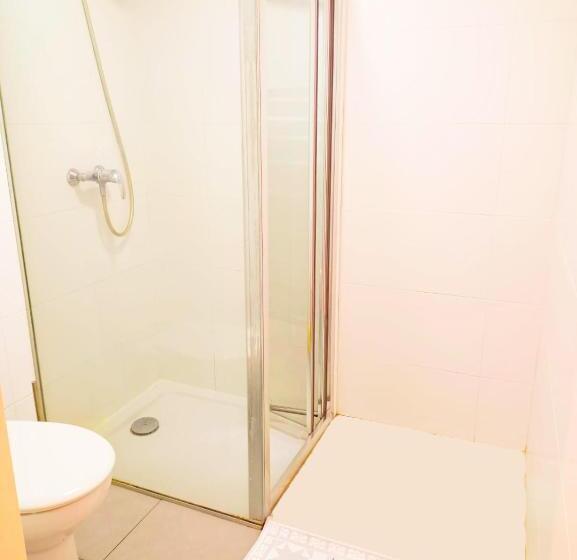 Трежместный Номер Economy, Gothic Near The Beach Rooms