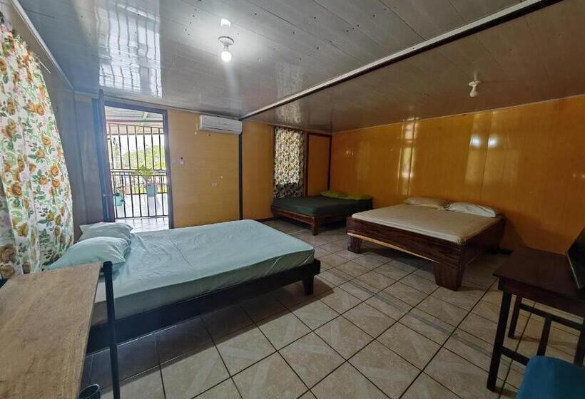 Кровать в Общей Комнате, Hostel Y Cabinas Yilmer