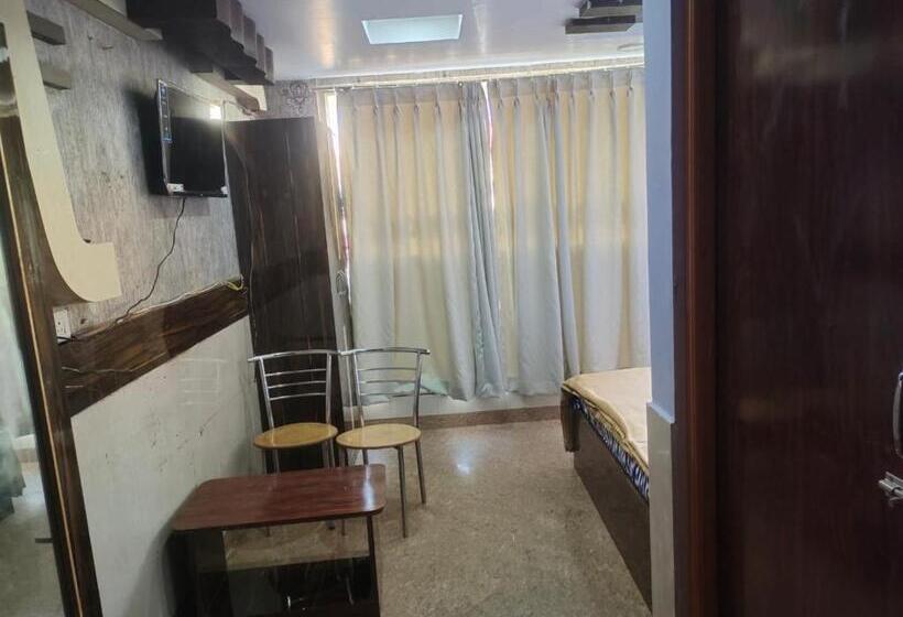 اتاق لوکس با تخت بزرگ, Tara Lodge Grand Road Puri   Near Jagannath Temple   Best Location