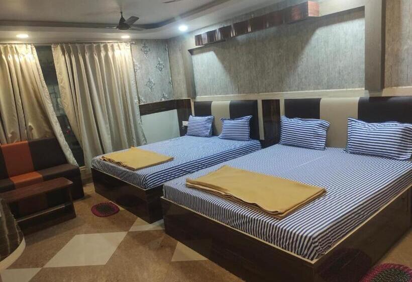 اتاق سوپریور چهار تخته, Tara Lodge Grand Road Puri   Near Jagannath Temple   Best Location