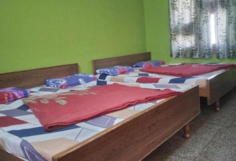 غرفة ديلوكس رباعية, Gayatri Guest House Haridwar Near Railway Station   Ganga Ghat   Best Hotel In Haridwar