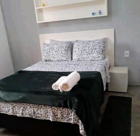Quarto Estandar, Triboulet Hospedaria