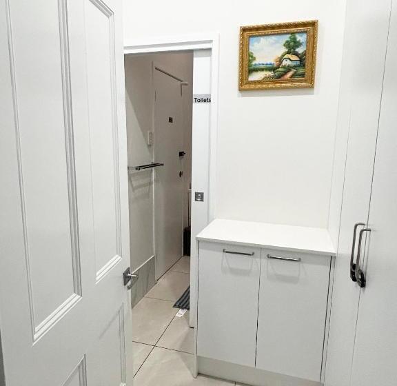 اتاق خانوادگی با سرویس بهداشتی مشترک, 26 Gladstone Rd Highgate Hill
