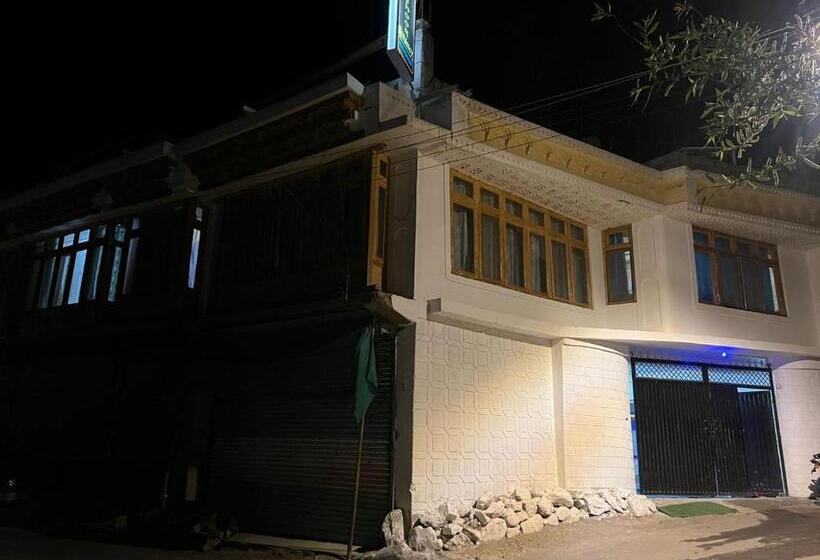 اتاق اکونومی, Ashoor Residence Leh Ladakh
