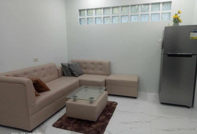 Семейный Номер, Manel Guest House