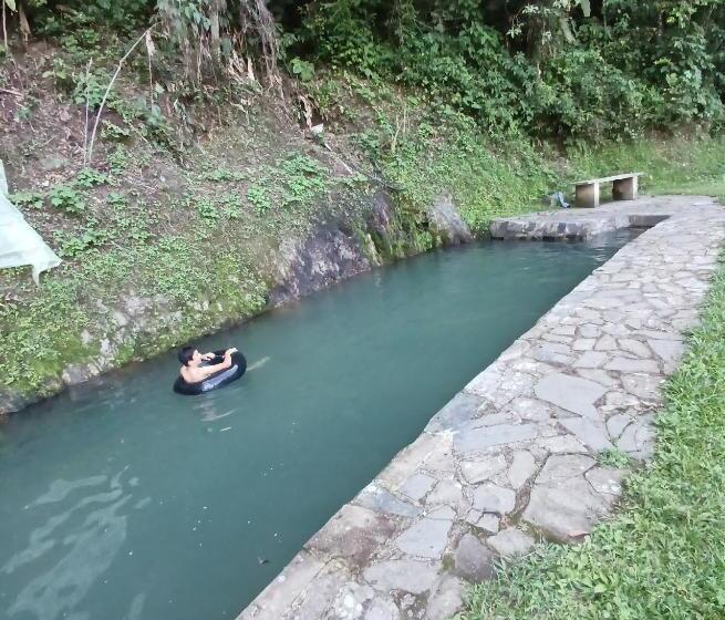 标准间, Refugio En La Montaña