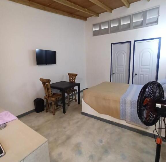 اتاق استاندارد, Estudios El Bucanero