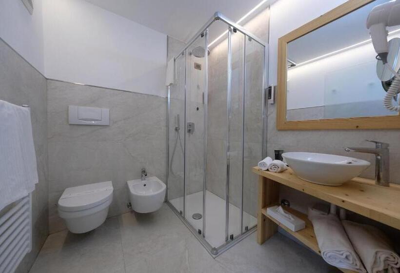 اتاق لوکس, Sport Hotel Majarè