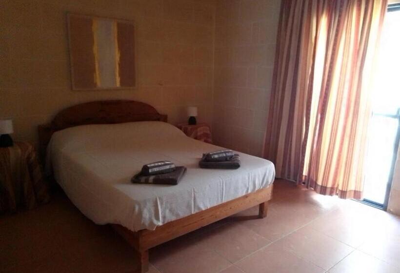 اتاق خانوادگی, Bed And Breakfast Dar Tal Lumija