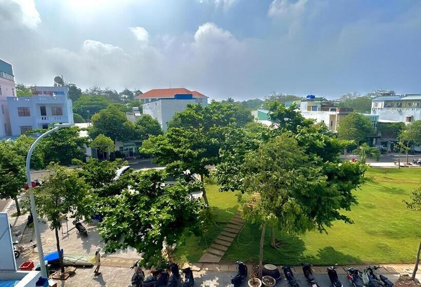 اتاق استاندارد چهارنفره با بالکن, Khách Sạn Hằng Trang