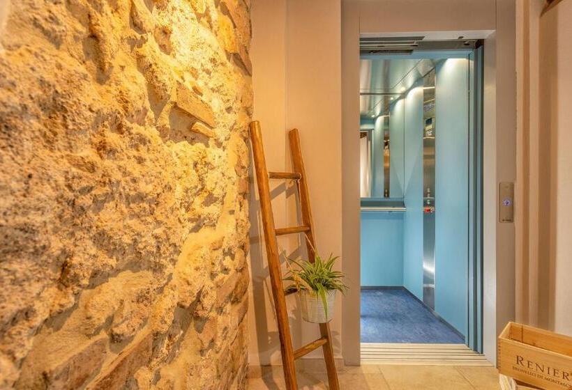 デラックスルーム, Palazzo Falcinelli Luxury Room In Montepulciano Center With Elevator