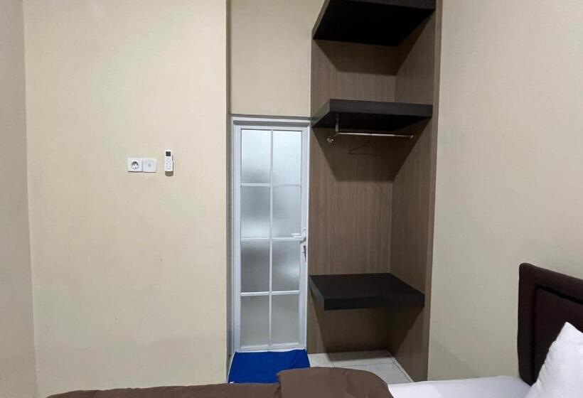 اتاق خانوادگی, Brenn Hotel Semarang Mitra Reddoorz
