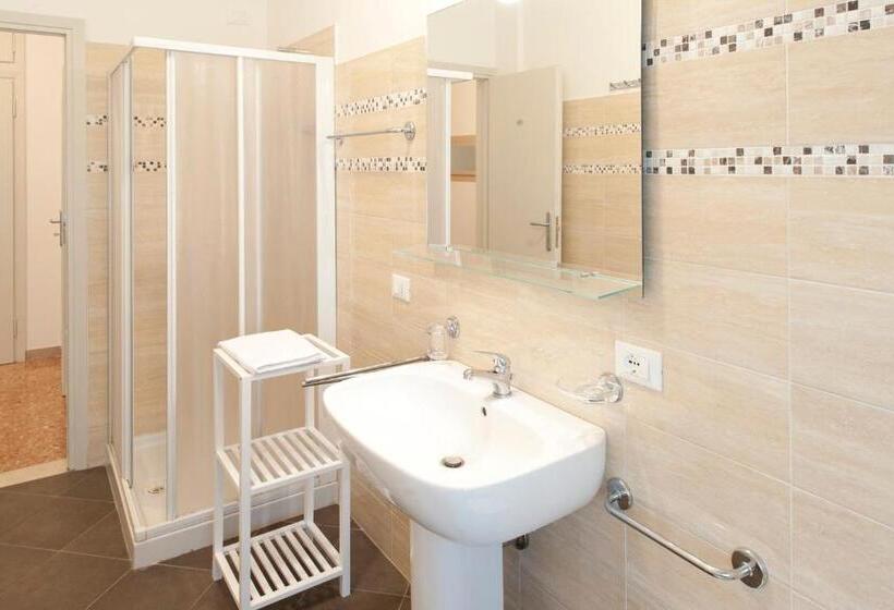 اتاق استاندارد با سرویس بهداشتی مشترک, Gardenia