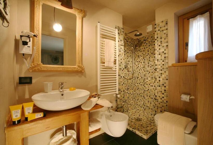 اتاق اکونومی, Letterario Locanda Collomb