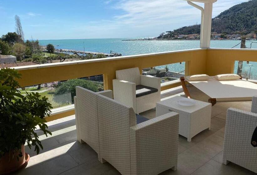 Quarto Superior Vista Mar, Maison Del Magra