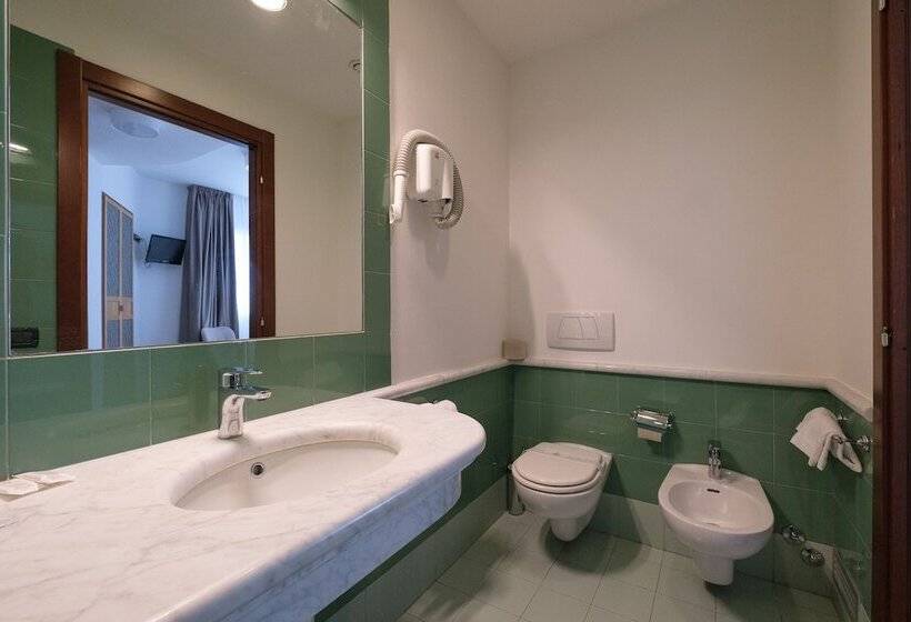 Номер Стандарт Трехместный, Portavaldera