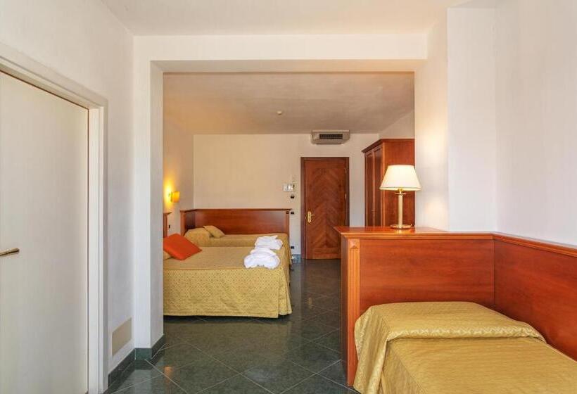 Quarto Superior Quádruplo, Residence Villa Marzia
