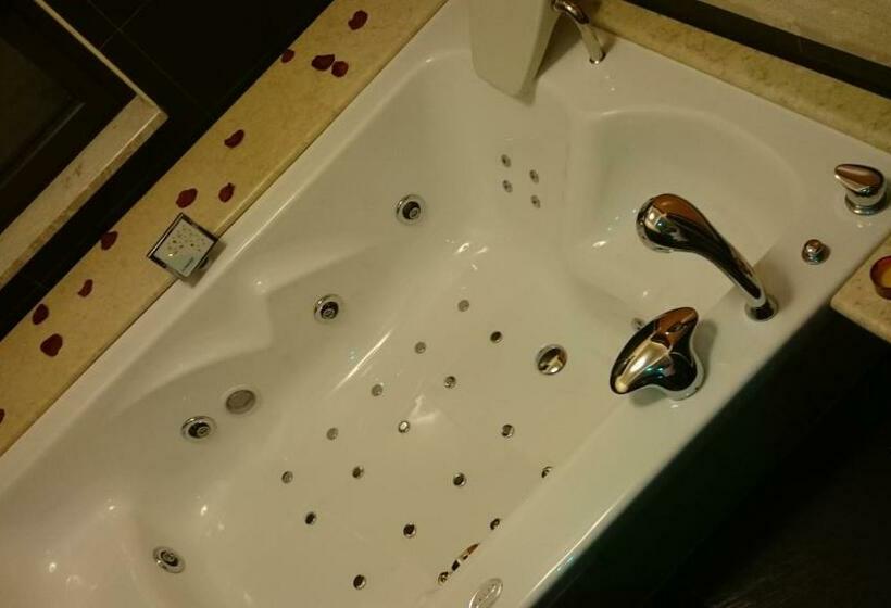 جناح, Sette E Mezzo