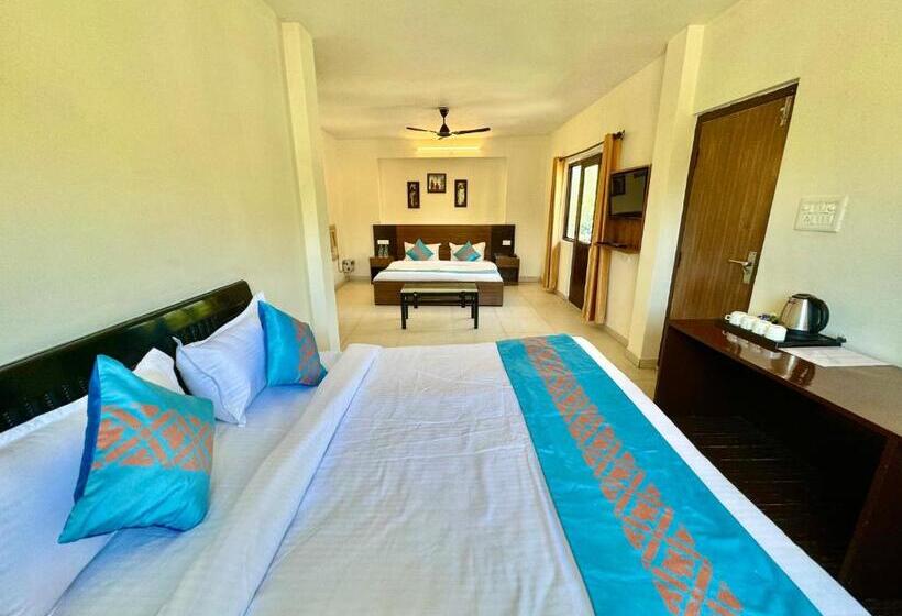 디럭스 패밀리 룸, Shelton Blu Resort Jim Corbett