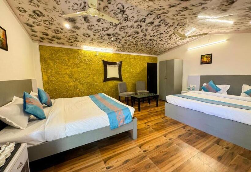 4인용 스탠다드 룸, Shelton Blu Resort Jim Corbett