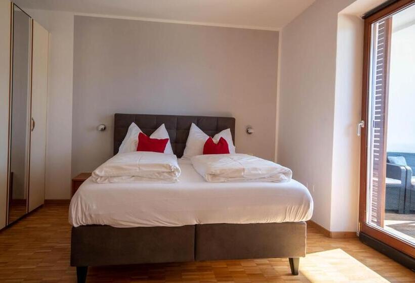 غرفة قياسية مزوَّدة بشُرفة, Tiroler Kreuz