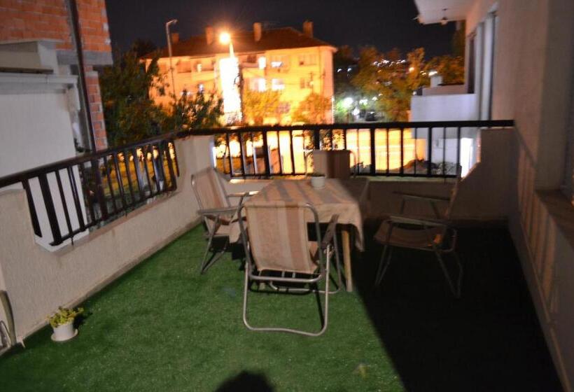استودیو استاندارد با چشم‌انداز باغ, Honey Home By Kostoski Inn