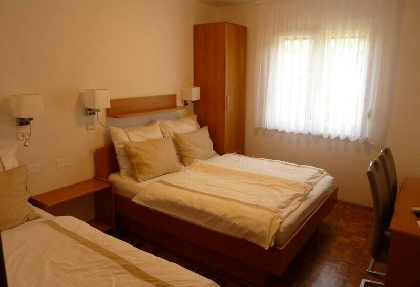 اتاق استاندارد سه نفره, Rooms Gril
