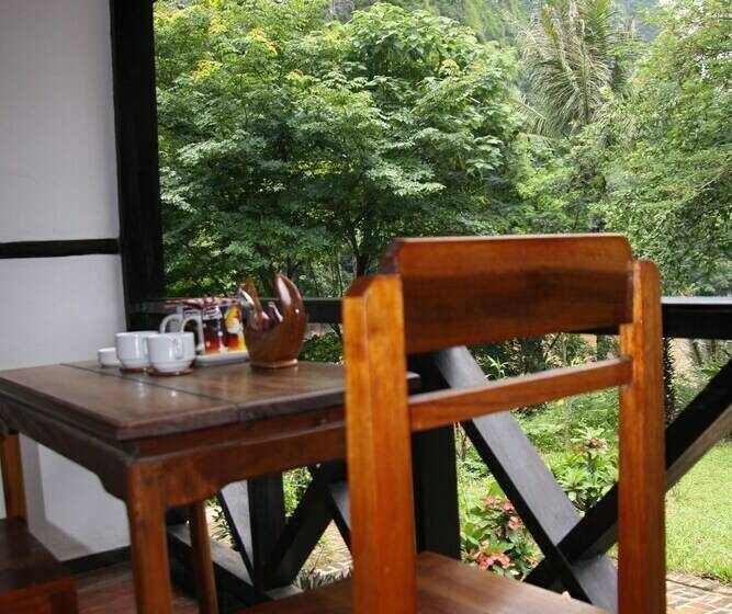 발코니가 있는 스탠다드 방갈로, Phaxang Resort Nong Khiaw
