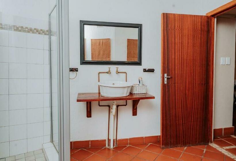 Номер Комфорт, Riverbank Lodge