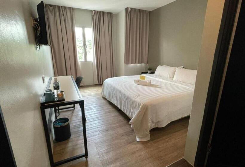 キングサイズベッドのスタンダードルーム, Chariton Hotel Butterworth