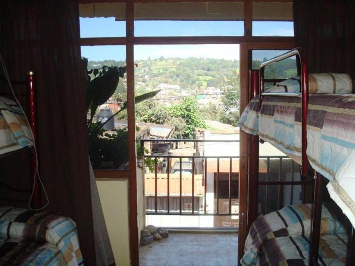 ルームシェアのワンベッド, Hostal El Eden