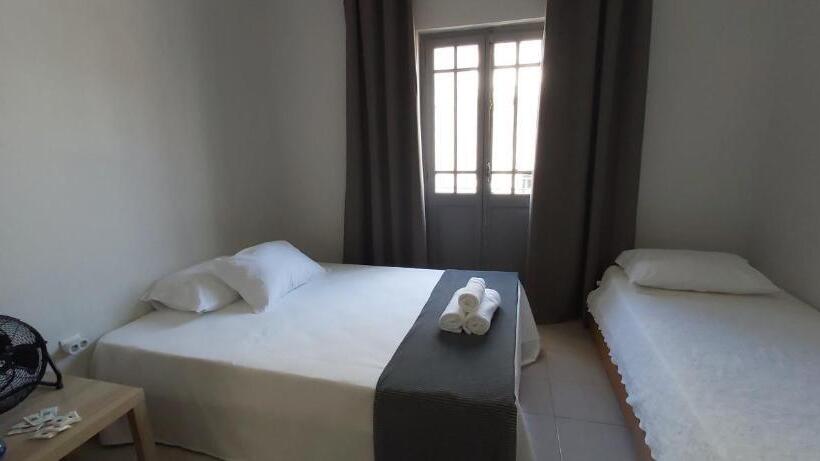 バス共有のスタンダードルーム, Hostel Da Estação