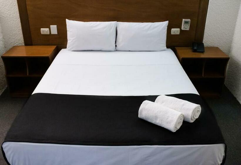 Camera Standard Letto Matrimoniale, Central Irapuato   Hotel En Irapuato